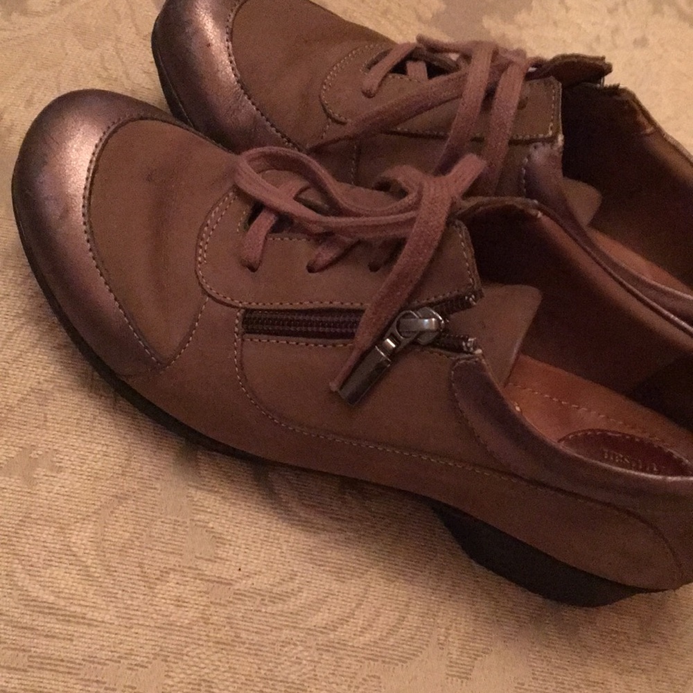 Ladies shoes
